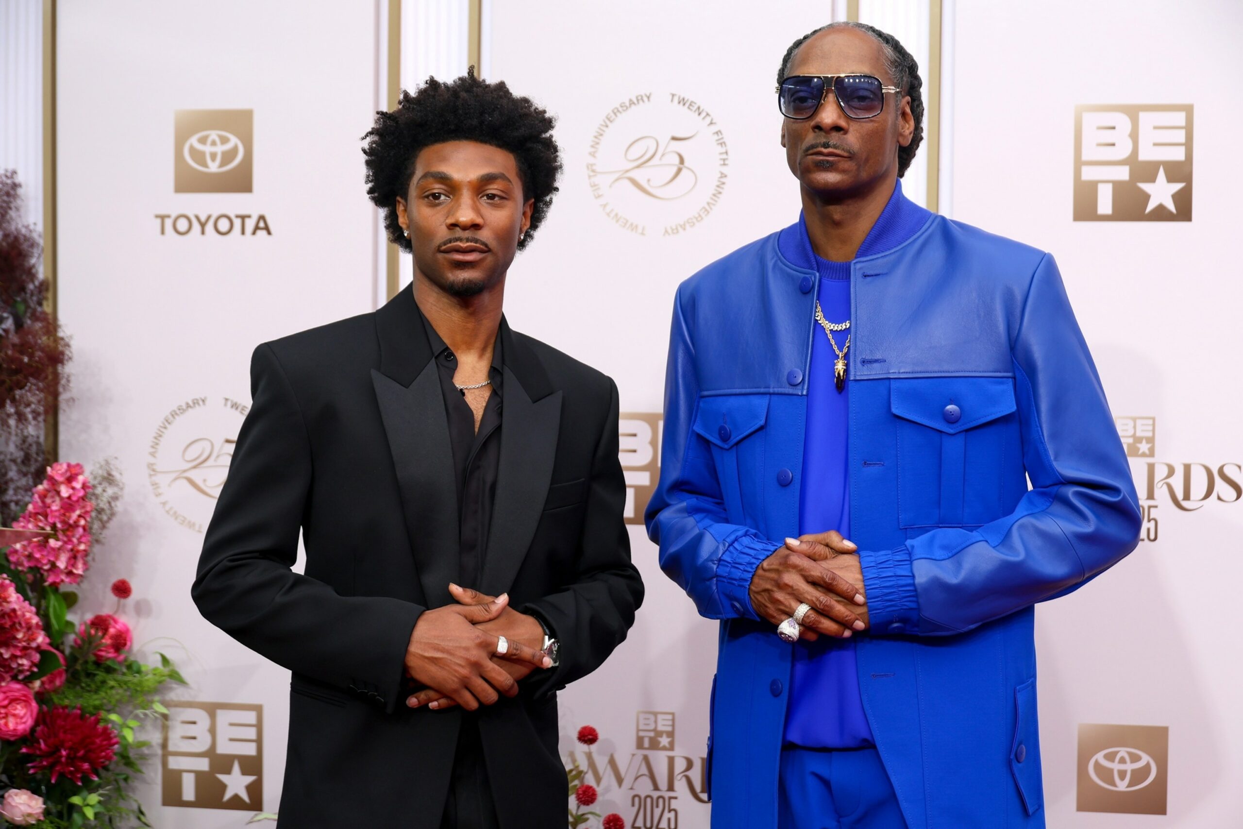  Snoop Dogg bientôt au cinéma : tout ce qu&rsquo;il faut savoir sur le biopic qui retrace la vie de l&rsquo;icône du rap